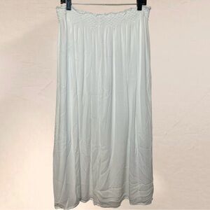 Elegant White Women's Skirt